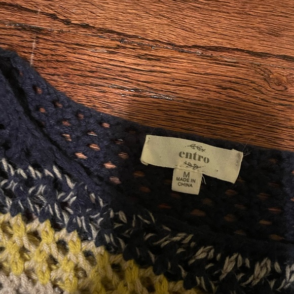 Entro long sleeve sweater. Navy hello and cream. Good condition. Size Med - Picture 3 of 3